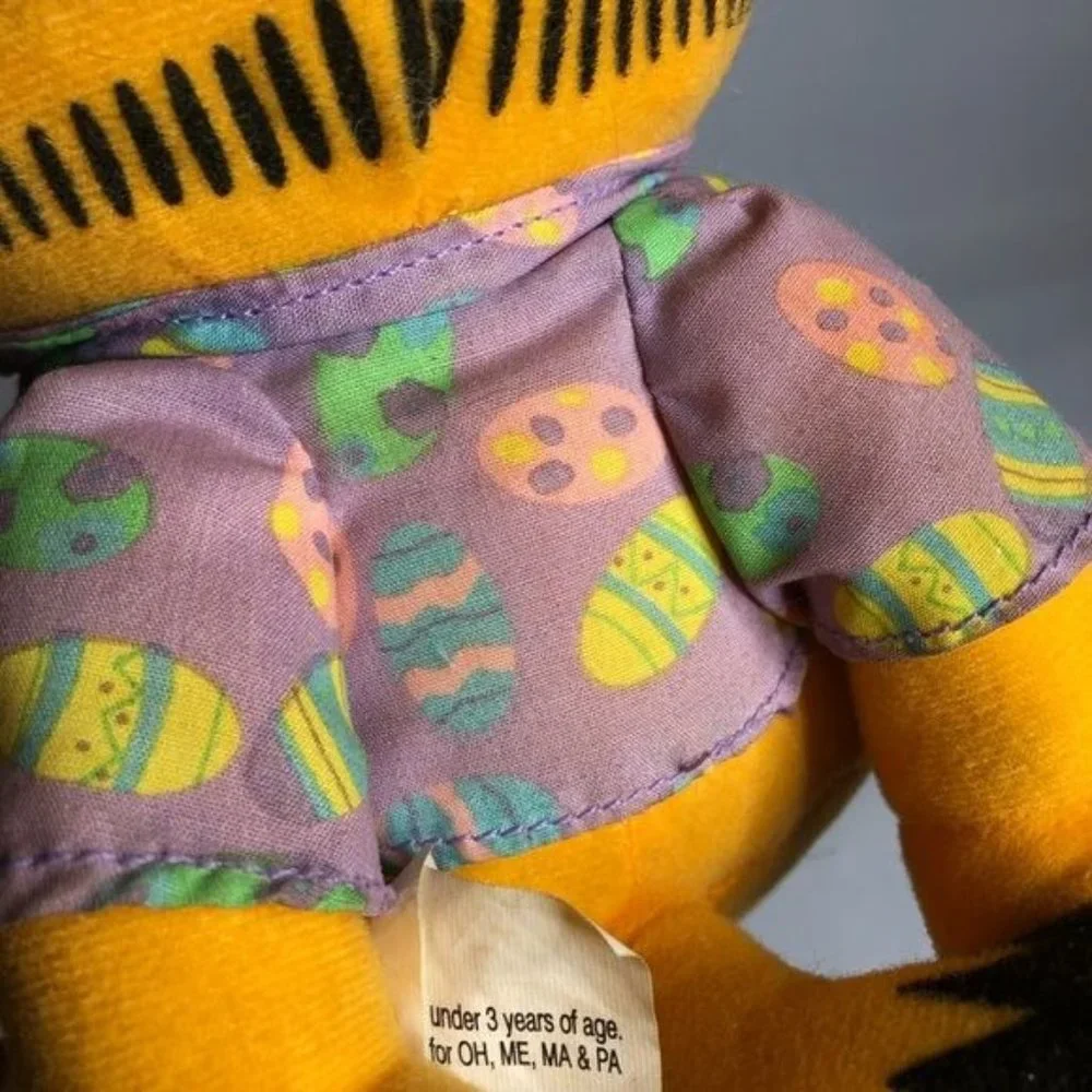 Garfield Orange‎ Cat in Easter Egg Shirt 6